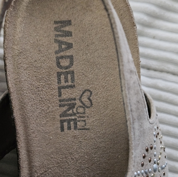 Madeline Girl Women's Beige Sandals with Rhinestone Detailing Size 8.5 - Picture 6 of 10